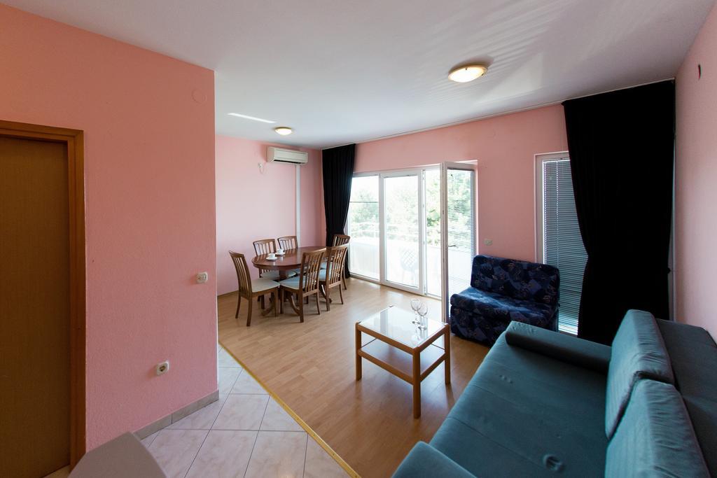 Apartments Danijela 2 ซูโกชัน ภายนอก รูปภาพ