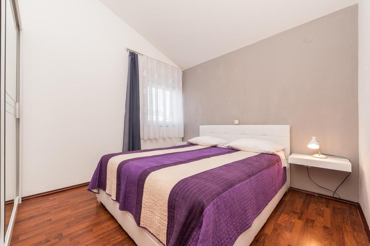Apartments Danijela 2 ซูโกชัน ภายนอก รูปภาพ